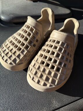 LUSSO CLOUD brand Ventilated Slip-On Shoes